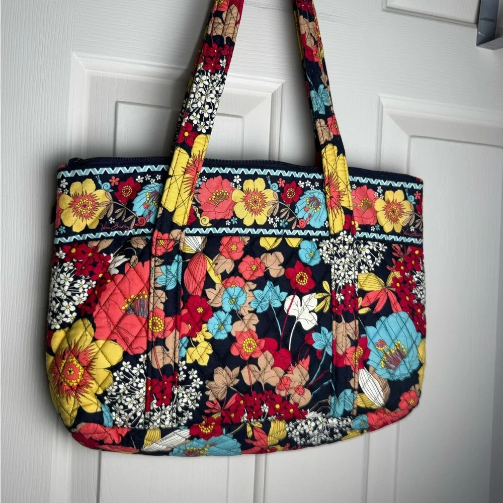 NWOT Vera Bradley Happy Snails Betsy Shoulder Bag Retired Rare Quilted Purse - Picture 7 of 7